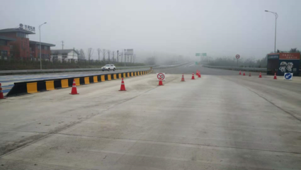 潼南遭遇能見度小于200米大霧部分高速實行交通管制