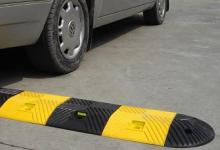 橡膠減速帶,威海減速帶,威海橡膠減速帶,威海道路減速帶 - 蔚藍(lán)交通設(shè)施 -產(chǎn)品資訊