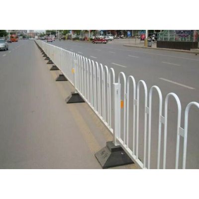 平安護欄 京式護欄交通設(shè)施馬路隔離欄圓頂柵欄道路防撞護欄市政鋅鋼防護欄